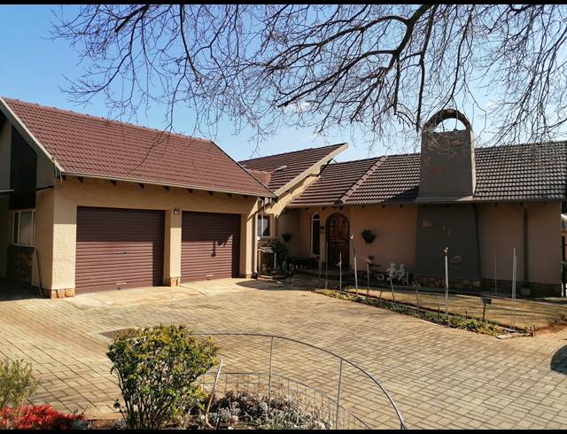 4 BEDROOM FREESTANDING SOLD IN STILFONTEIN EXT 4